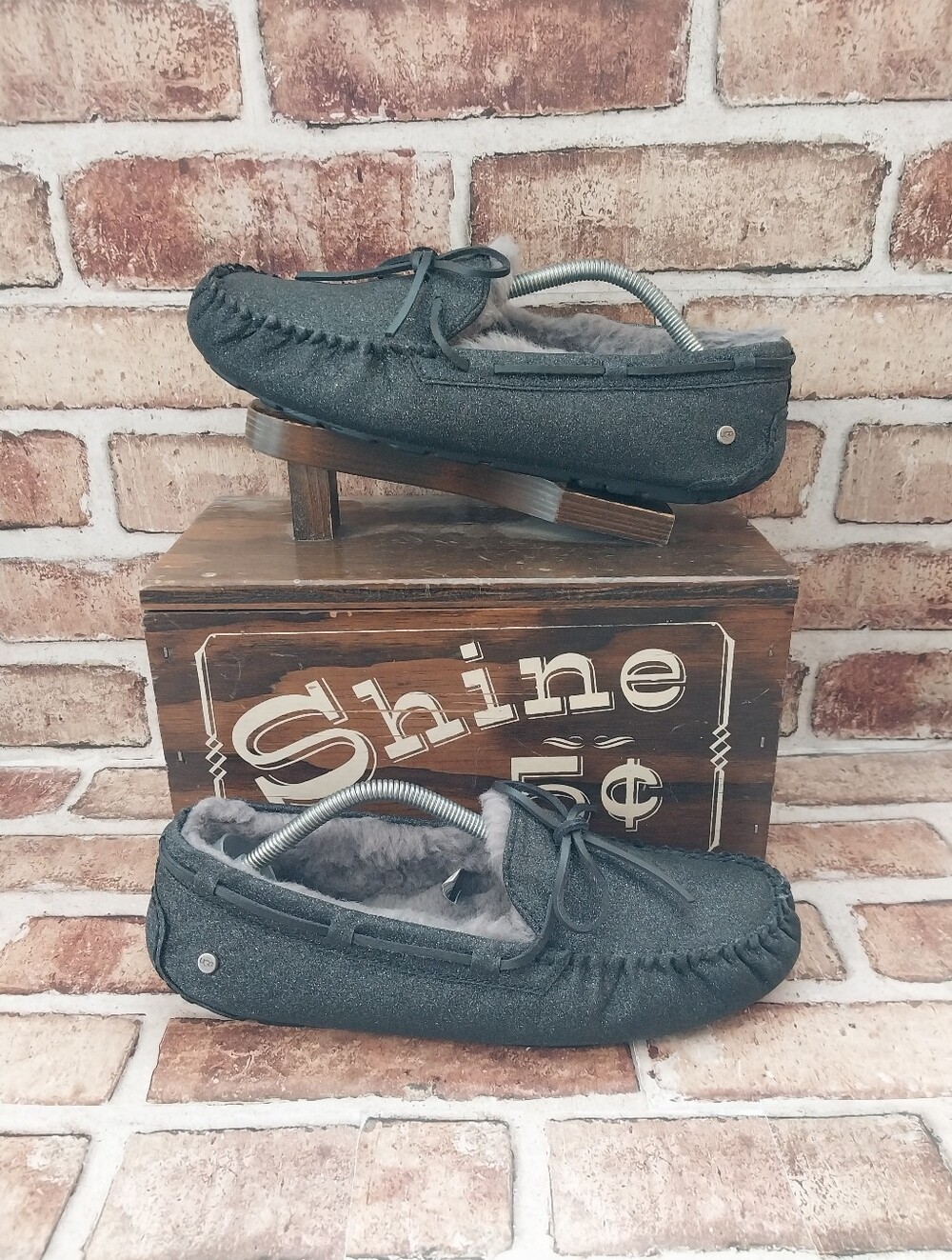 Pre-owned UGG dakota Twinkle Sparkle Moccasin